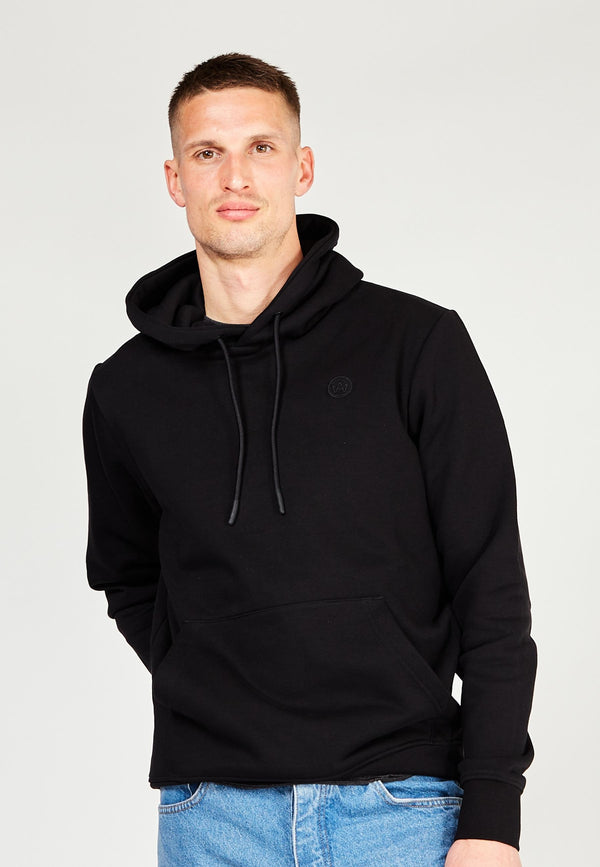 Kronstadt Lars hoodie af økologisk bomuld og genanvendt polyester. Sweat Black