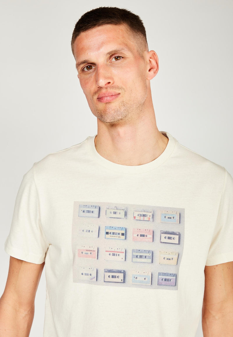 Kronstadt T-shirt af genanvendt bomuld og konventionelt polyester. Tee Tape
