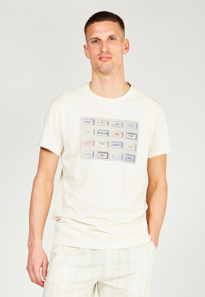 Kronstadt T-shirt af genanvendt bomuld og konventionelt polyester. Tee Tape