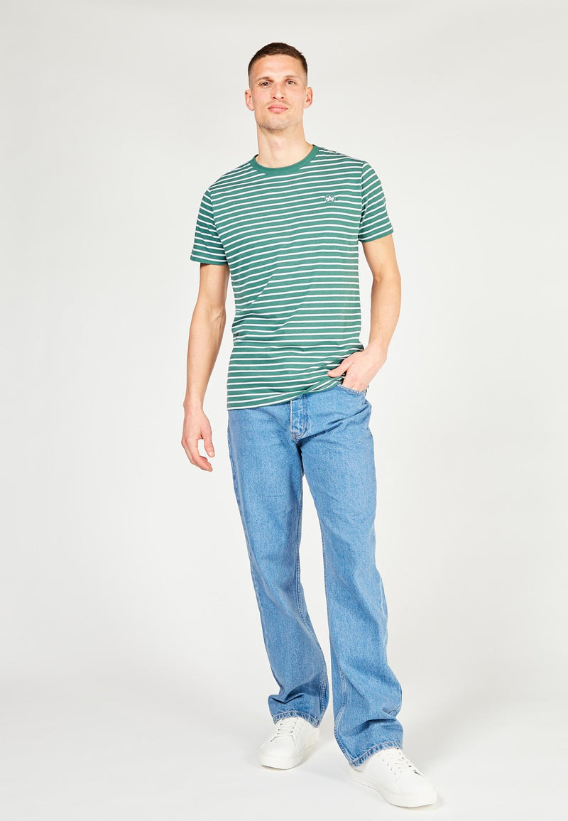Kronstadt Timmi t-shirt af økologisk bomuld og genanvendt polyester med striber. Tee Mallard green/White