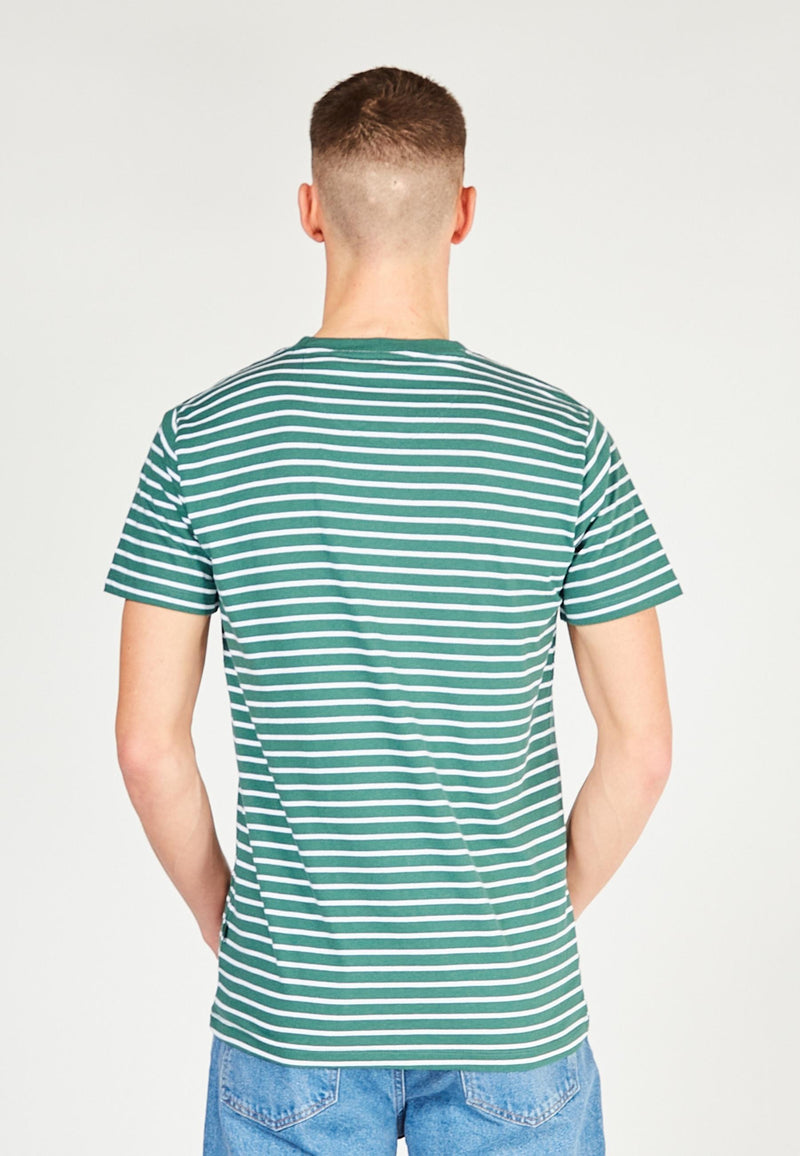 Kronstadt Timmi t-shirt af økologisk bomuld og genanvendt polyester med striber. Tee Mallard green/White